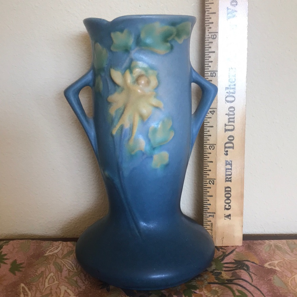Vintage Roseville Columbine Vase, 13-6 - Picture 11 of 12